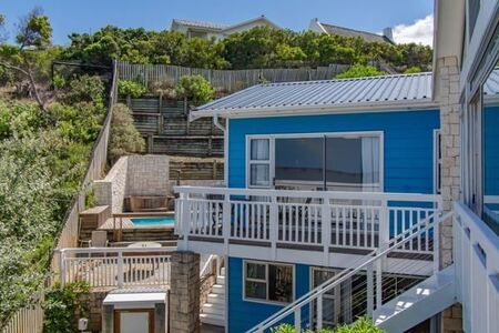 7 Bedroom House in Pringle Bay