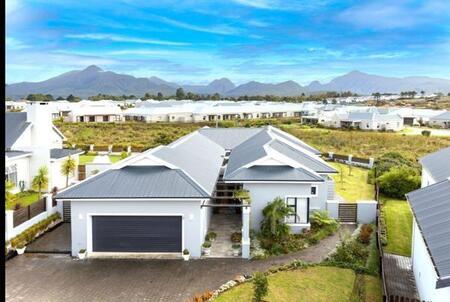 4 Bedroom Townhouse in Kraaibosch