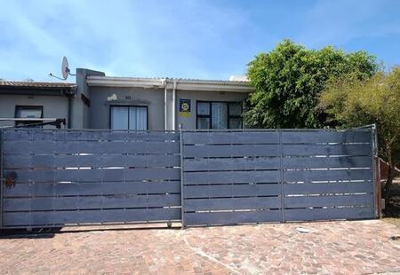 2 Bedroom Townhouse in St Dumas