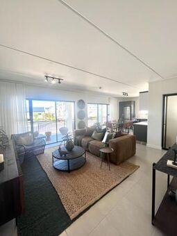 3 Bedroom Apartment in Somerset West Central