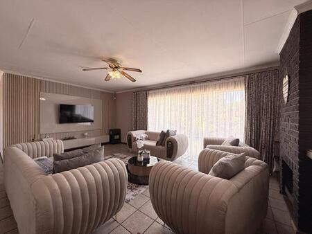 4 Bedroom House in Aviary Hill