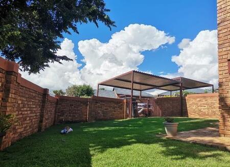 2 Bedroom Townhouse in Wilgeheuwel