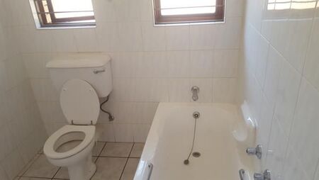 3 Bedroom Townhouse in Noordheuwel