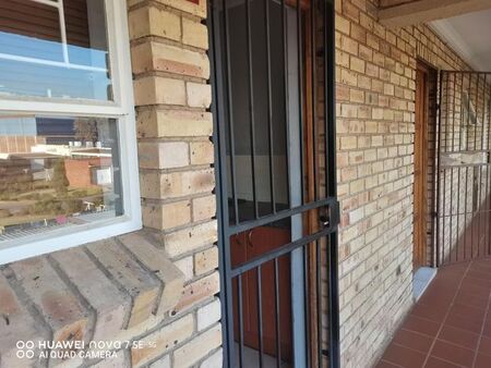 2 Bedroom flat to rent in Florida, Roodepoort