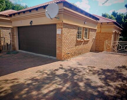 3 Bedroom townhouse - sectional to rent in Safari Gardens, Rustenburg