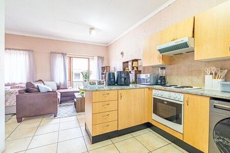 Bachelor Apartment to rent in Paulshof, Sandton