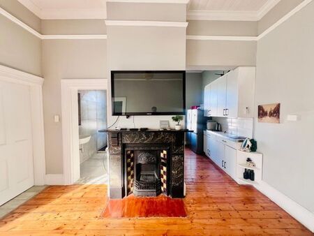 1 Bedroom house to rent in Observatory, Cape Town