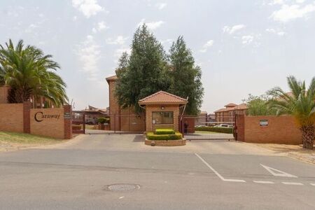2 Bedroom apartment to rent in Honeydew Grove, Roodepoort