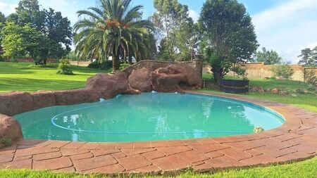 1 Bedroom townhouse - freehold to rent in Rant En Dal, Krugersdorp