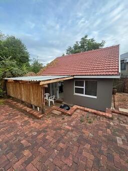 Bachelor apartment in Lynnwood Manor