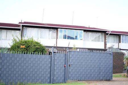 3 Bedroom Apartment in Lynnwood