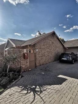 2 Bedroom Townhouse in Magalieskruin