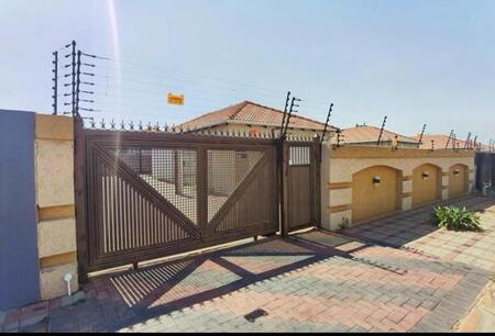 3 Bedroom House in The Orchards