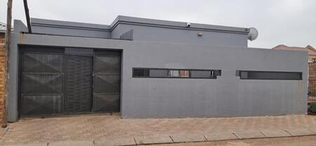 2 Bedroom House in Naledi