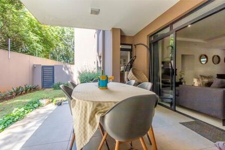 2 Bedroom Apartment in Rosebank