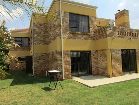 4 Bedroom House in Florida Glen