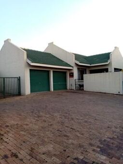 3 Bedroom Townhouse in Sundowner