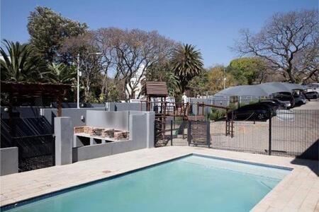 2 Bedroom Apartment in Kew