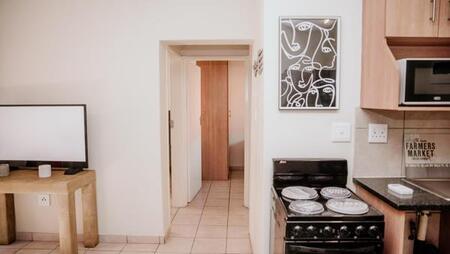 2 Bedroom Apartment in Mondeor
