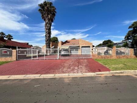 4 Bedroom House in Elspark