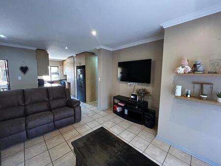 2 Bedroom Townhouse in Ravenswood