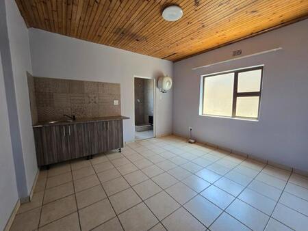Bachelor apartment in Actonville