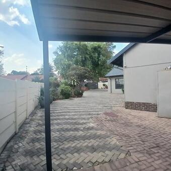 1 Bedroom House in Brackendowns