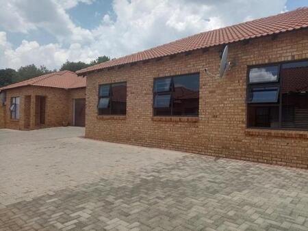 3 Bedroom Cluster in New Redruth