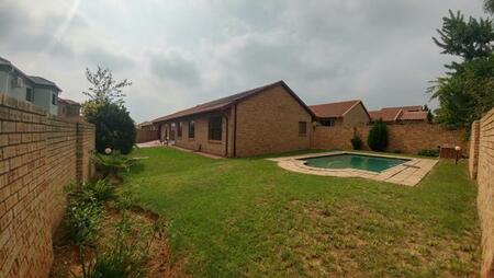 3 Bedroom Duet in Thatchfield