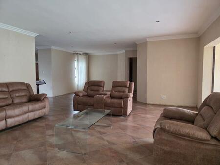 3 Bedroom House in Thatchfield