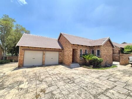 2 Bedroom Simplex in Kosmosdal