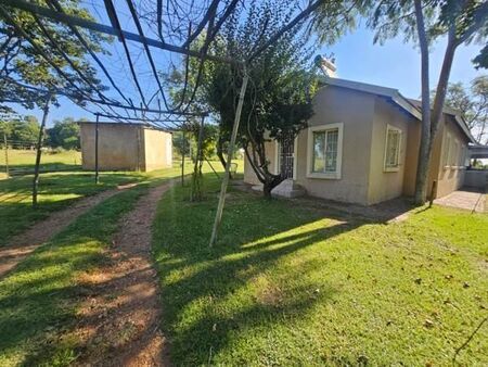 2 Bedroom House in Mnandi Ah