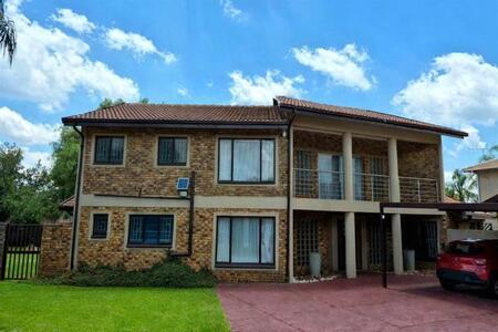 4 Bedroom House in The Reeds