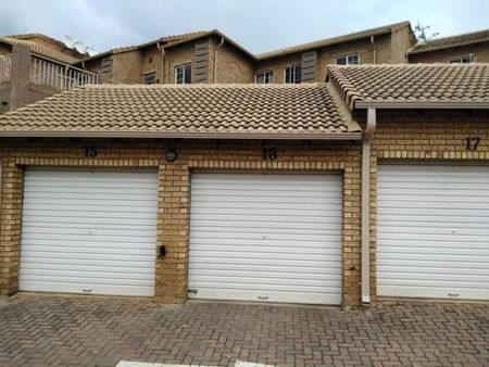 2 Bedroom Apartment in Die Hoewes