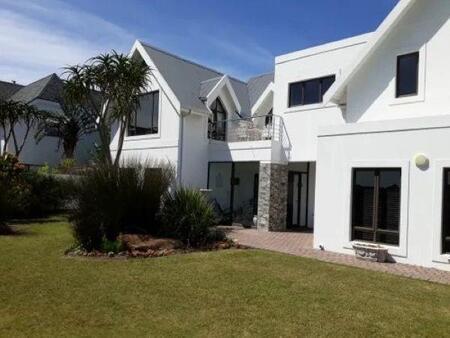 4 Bedroom House in St Francis Links