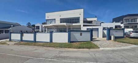 2 Bedroom Apartment in Humerail