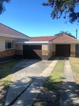 4 Bedroom House in Newton Park