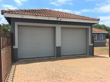 4 Bedroom Townhouse in Lephalale (Ellisras)