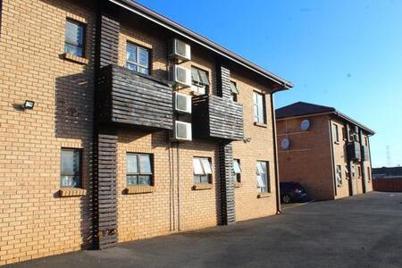 2 Bedroom Flat in Brackenham