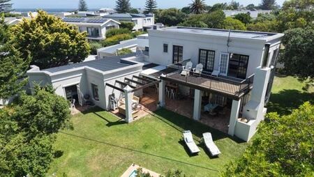 4 Bedroom House in Kwaaiwater