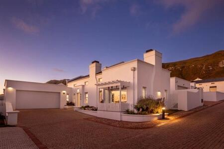 3 Bedroom House in Chanteclair