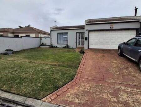 3 Bedroom House in Parklands