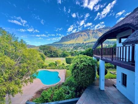 2 Bedroom Apartment in Hout Bay and surrounds