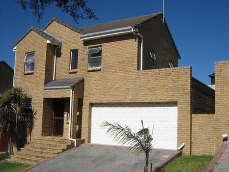 3 Bedroom Townhouse in Uitzicht