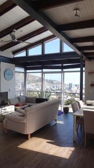 2 Bedroom Flat in Vredehoek