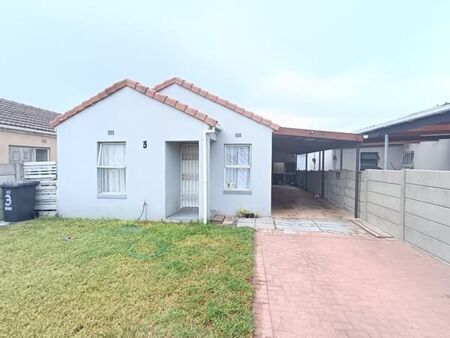 3 Bedroom House in Strandfontein