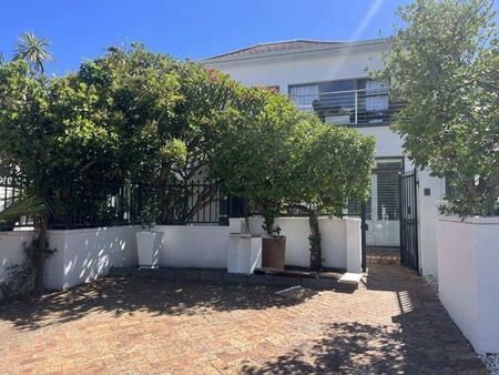 3 Bedroom Apartment in Bantry Bay