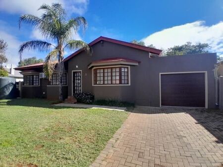 4 Bedroom House in Herlear