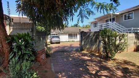 4 Bedroom duplex townhouse - freehold to rent in Glen Anil, Durban North