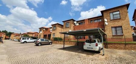 2 Bedroom apartment to rent in Weltevreden Park, Roodepoort